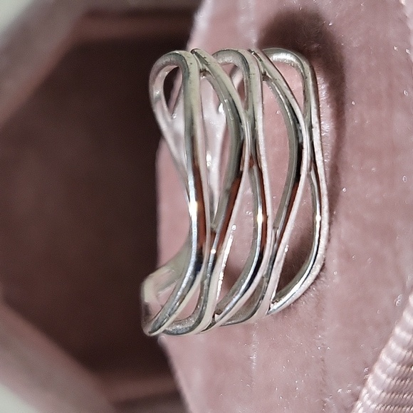 .925 Sterling Silver Wave Ring Womens Size 6 - Picture 5 of 11